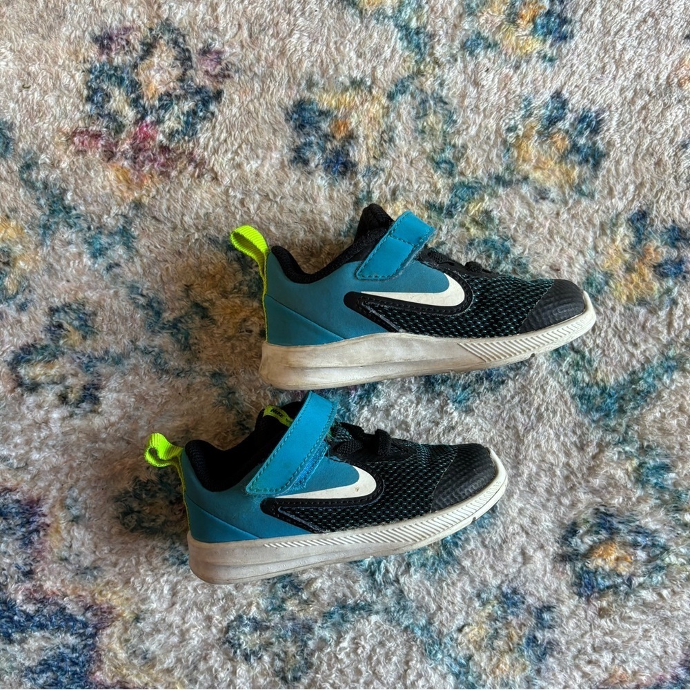 Nike Toddler Shoes Size 6C
